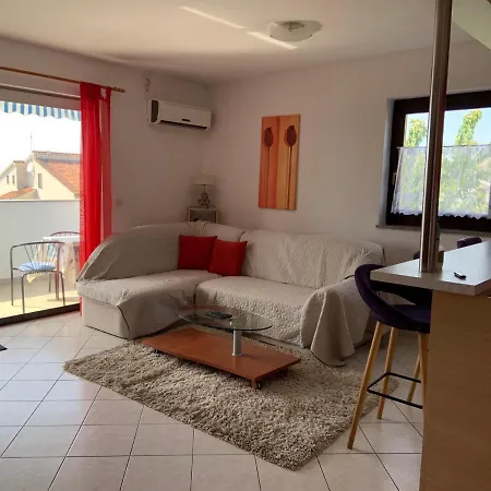 Apartment Mimi With Sea View Πόρετς