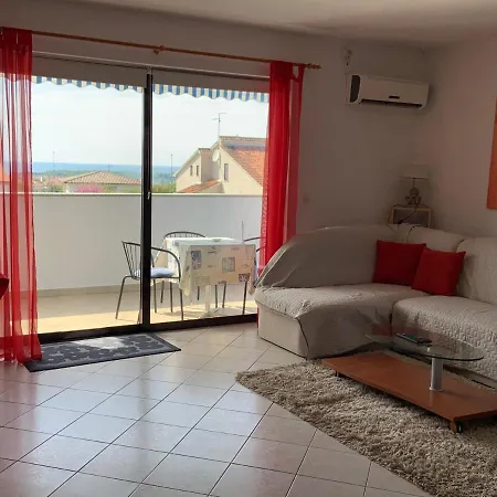 Apartment Mimi With Sea View Πόρετς