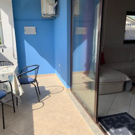 Apartment Mimi With Sea View Πόρετς