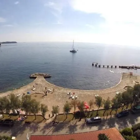 Apartment Mimi With Sea View Lägenhet Poreč